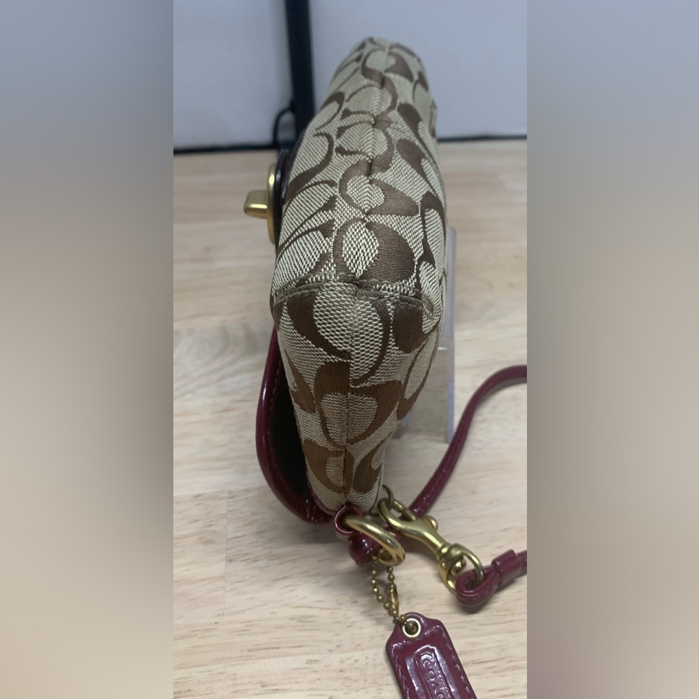 Coach Legacy Jacquard w/ Patent Leather Trim Turnlock Wristlet Vintage Y2K - Picture 7 of 12